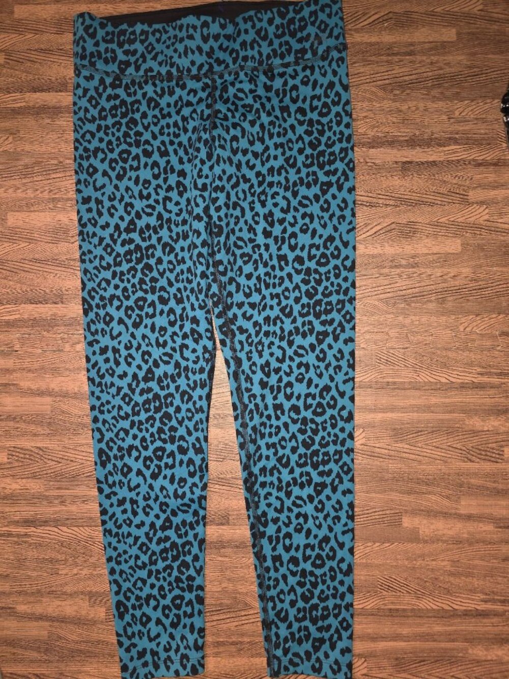 Victorias Secret Pink Yoga Mid-Rise Blue Leopard Print Leggings M